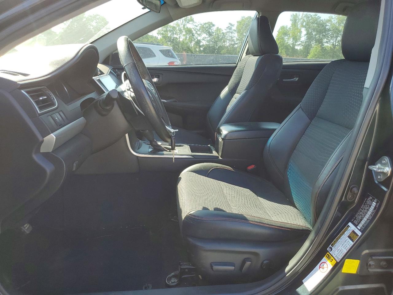 2015 TOYOTA CAMRY SE photo 19
