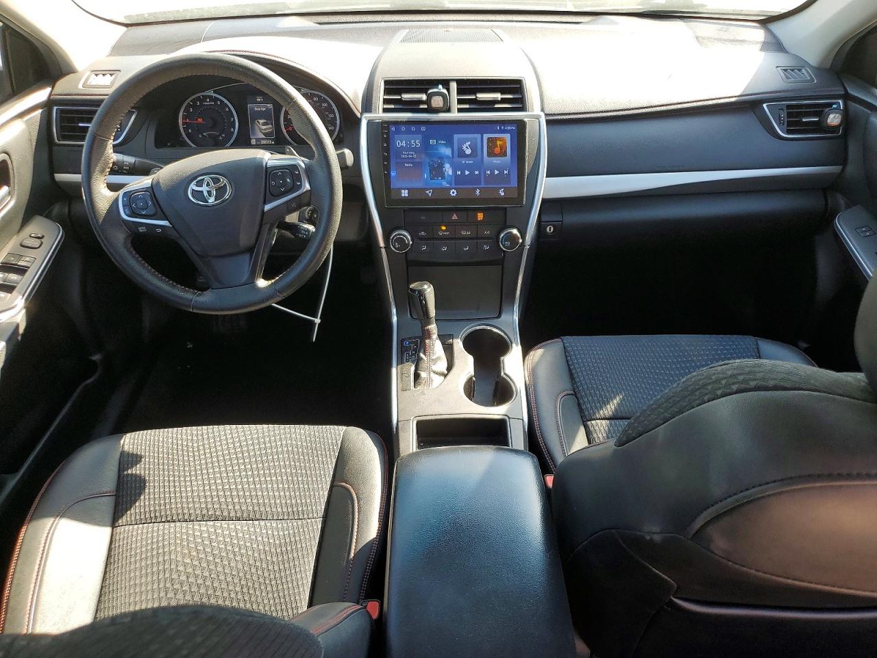 2015 TOYOTA CAMRY SE photo 22