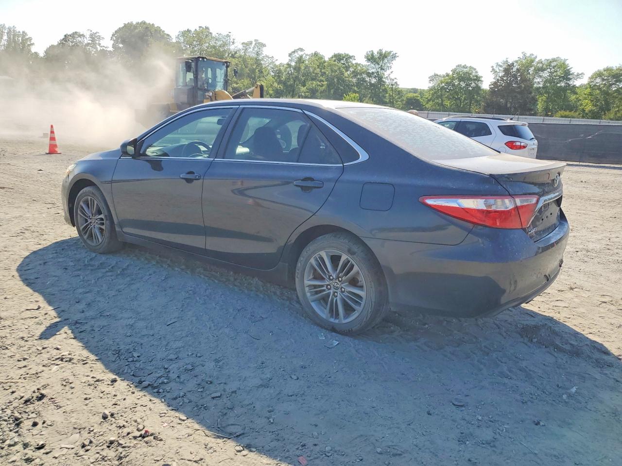 2015 TOYOTA CAMRY SE photo 4