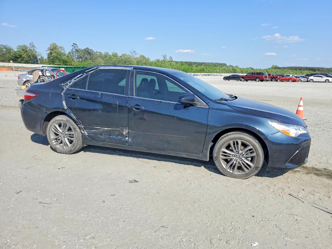 2015 TOYOTA CAMRY SE photo 10