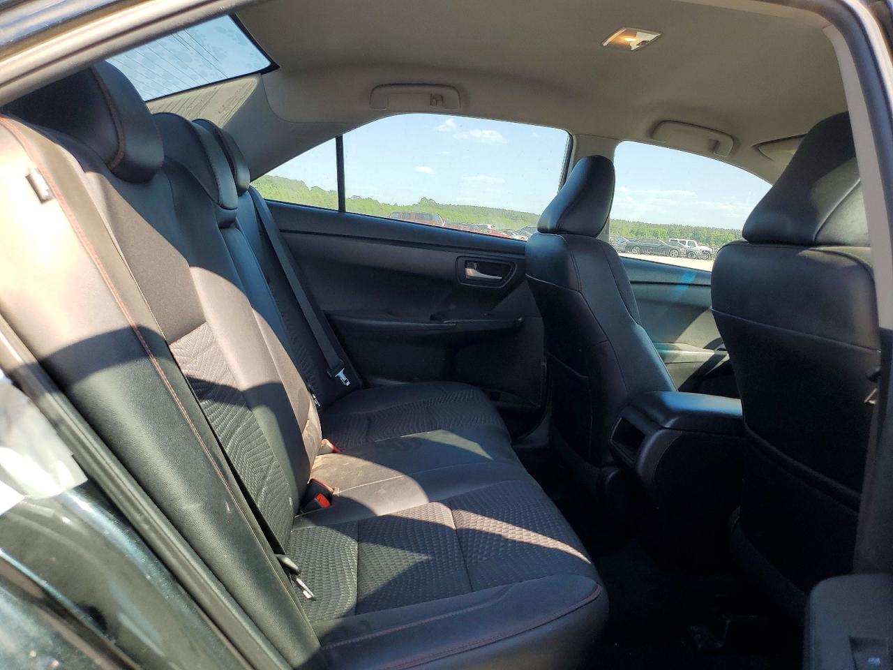 2015 TOYOTA CAMRY SE photo 28