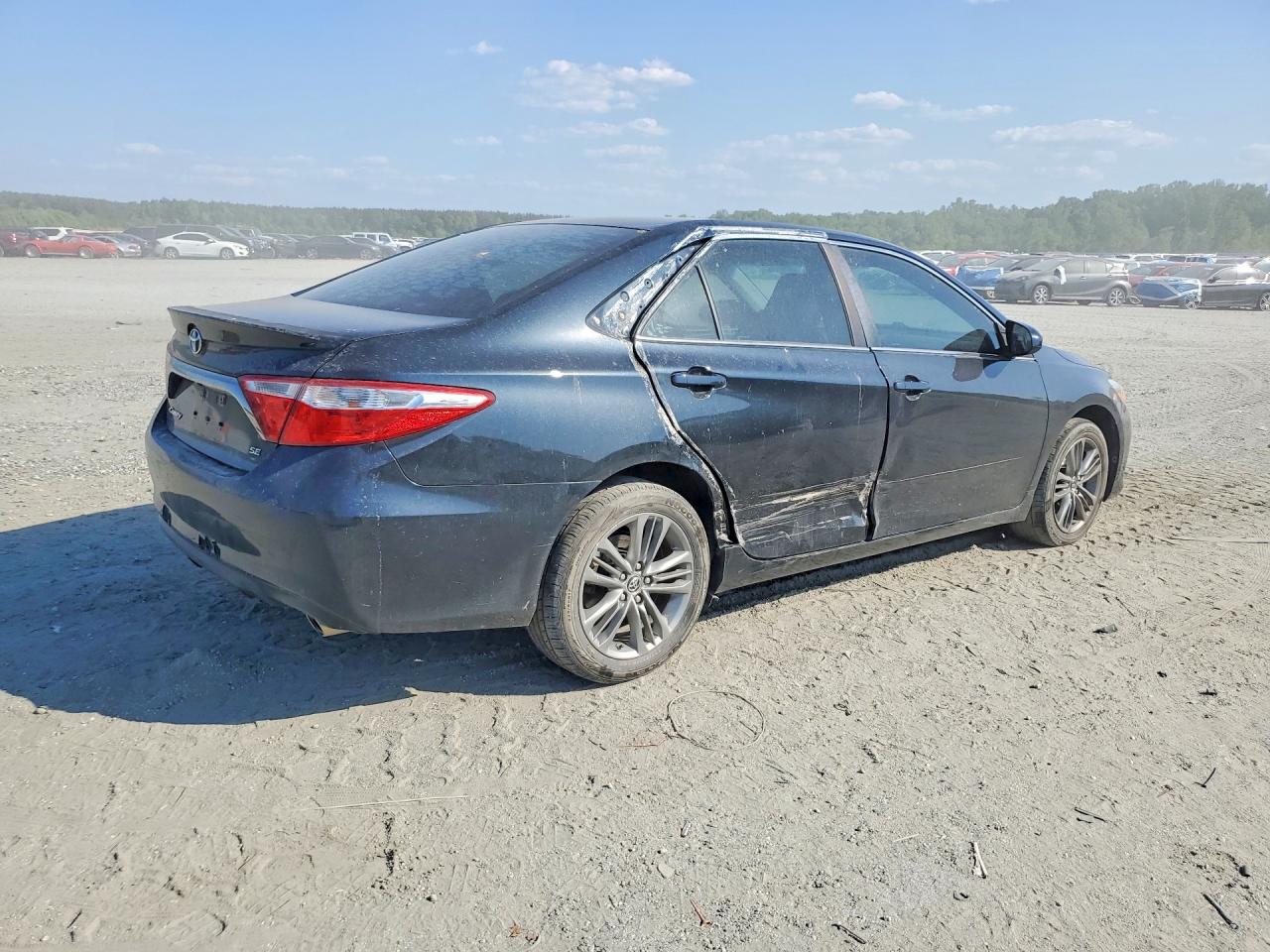 2015 TOYOTA CAMRY SE photo 7