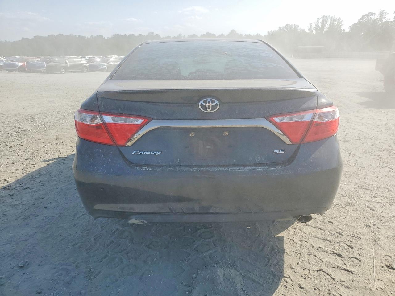 2015 TOYOTA CAMRY SE photo 16
