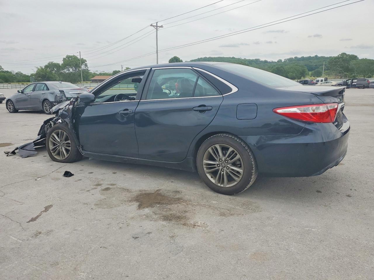 2016 TOYOTA CAMRY SE photo 3