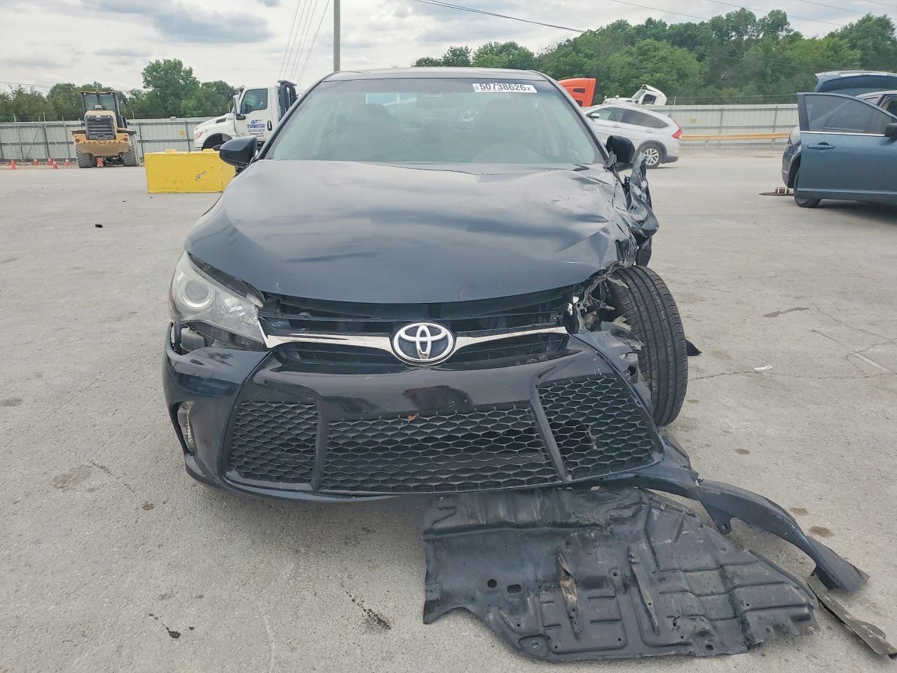 2016 TOYOTA CAMRY SE photo 9