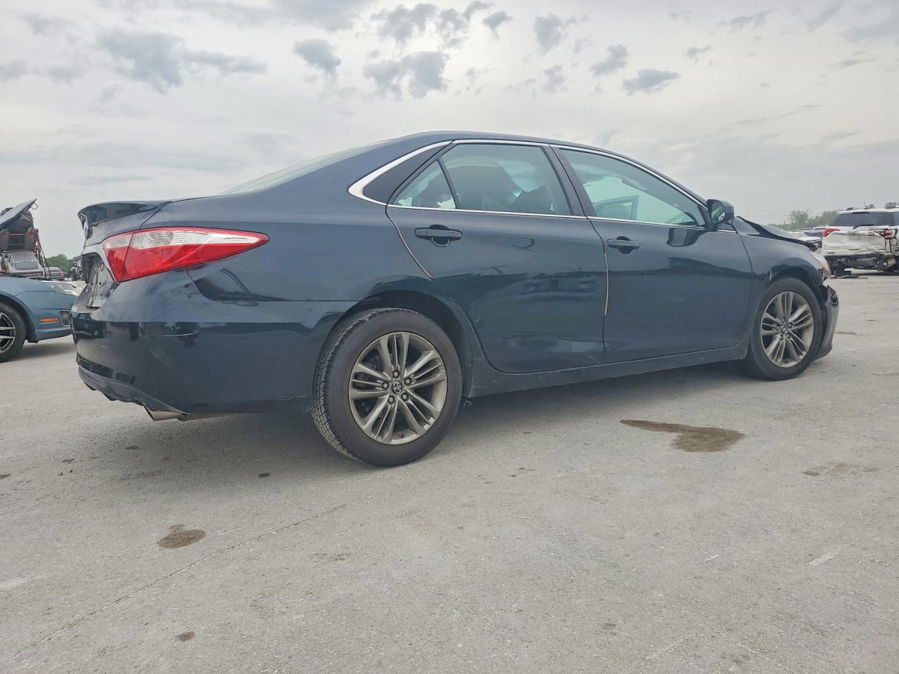 2016 TOYOTA CAMRY SE photo 5