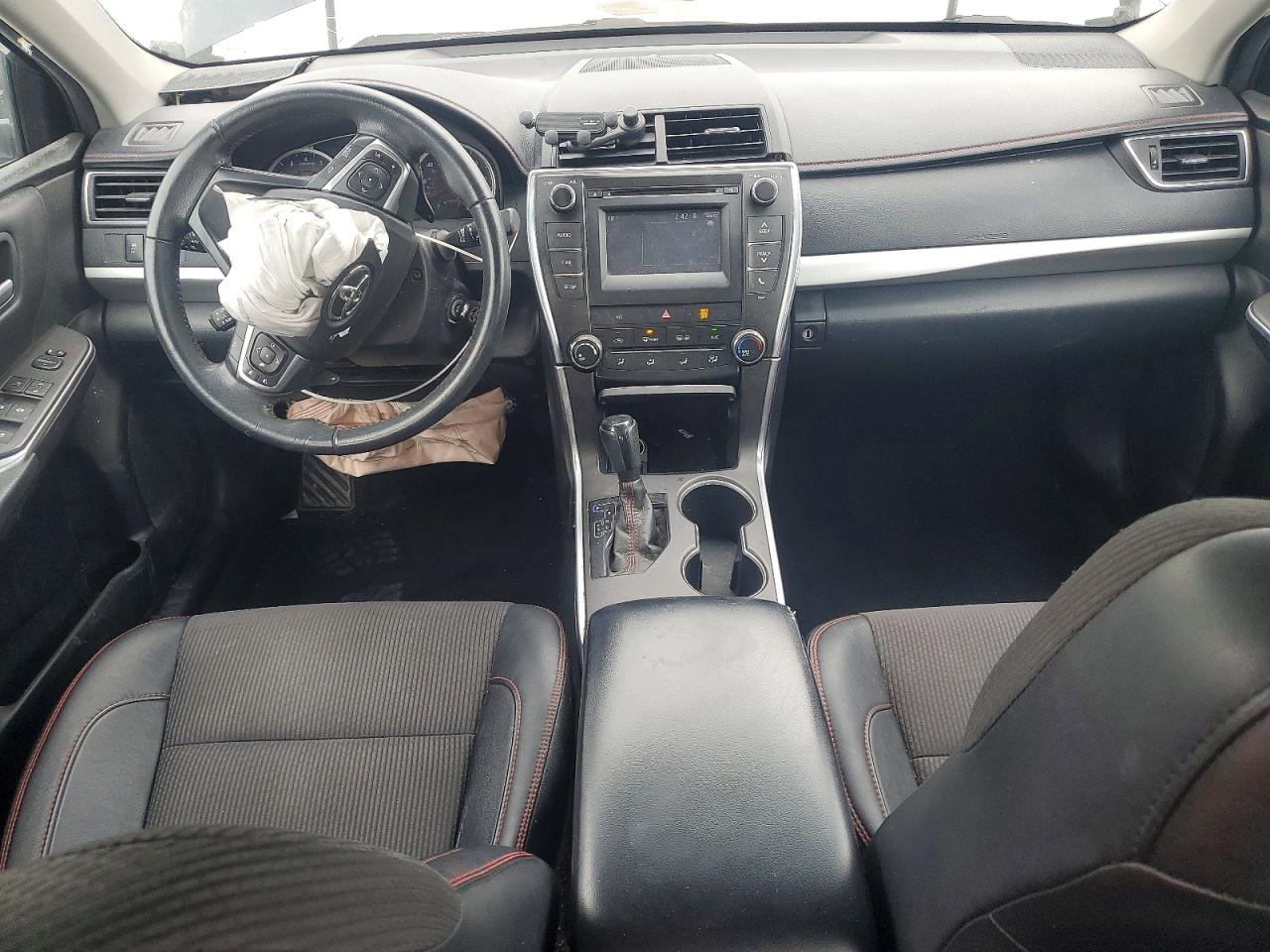 2016 TOYOTA CAMRY SE photo 15
