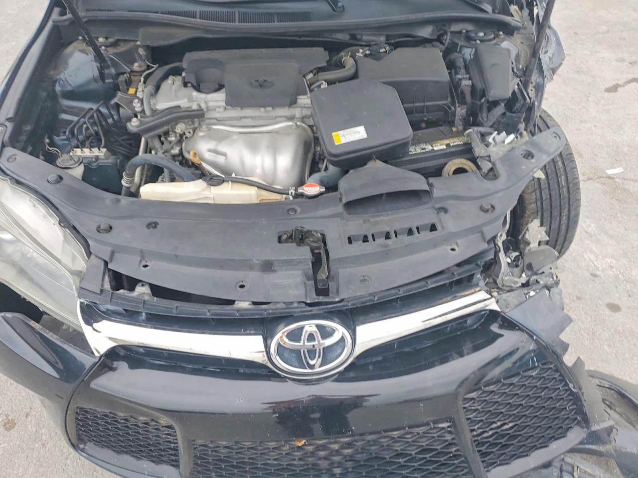 2016 TOYOTA CAMRY SE photo 21