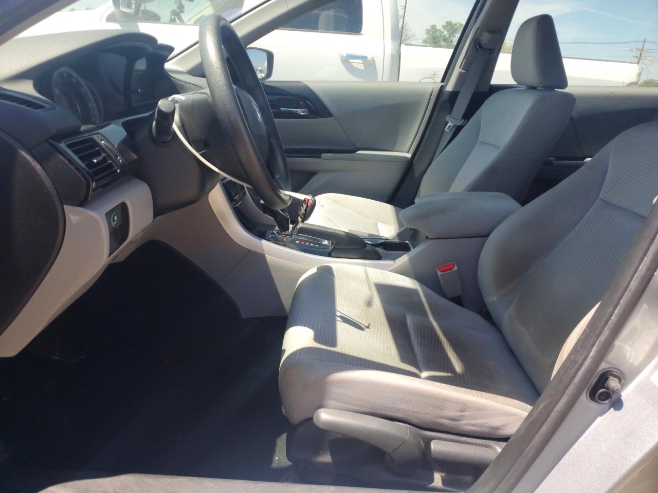 2017 HONDA ACCORD LX photo 13