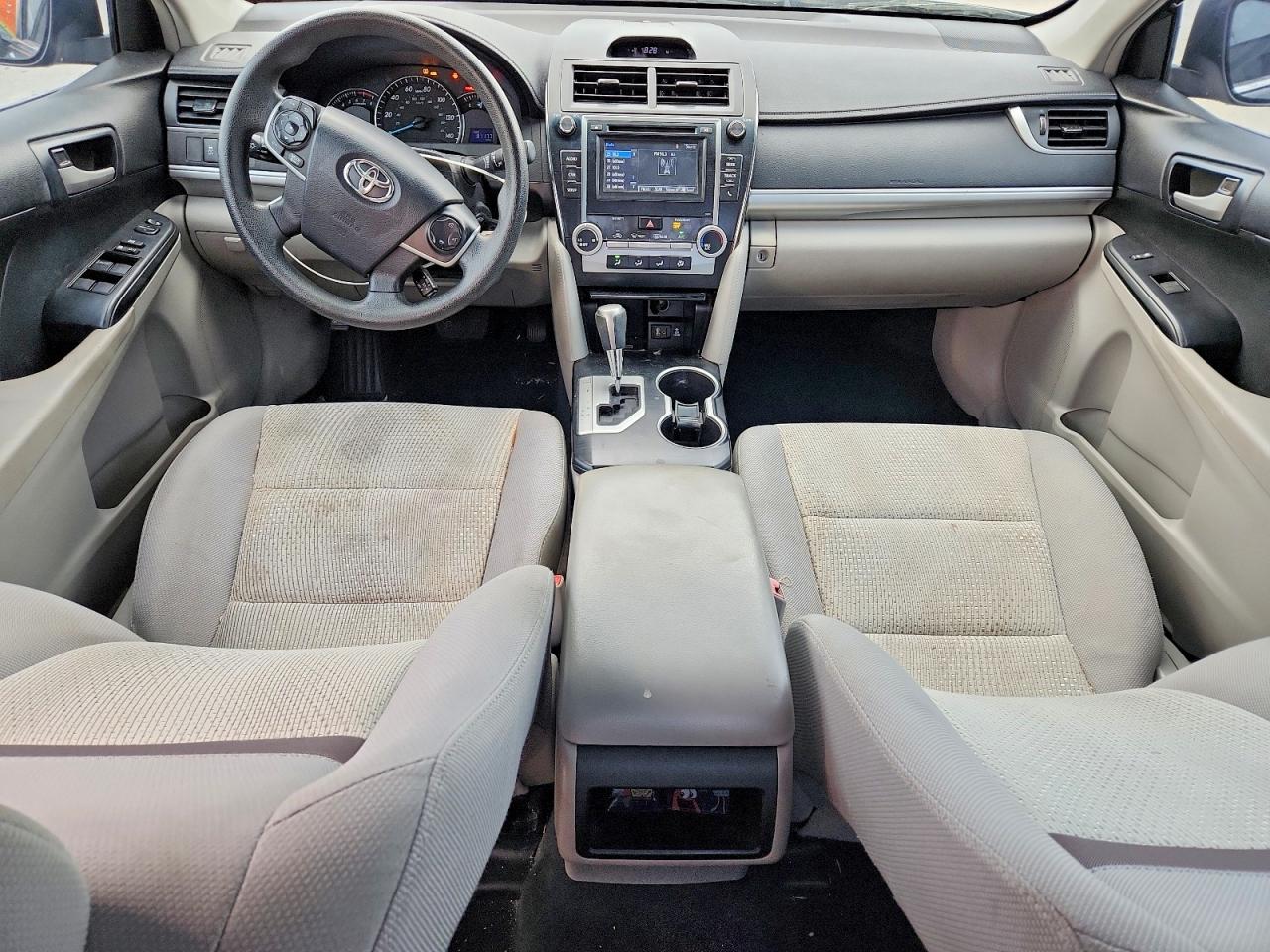 2014 TOYOTA CAMRY LE photo 8