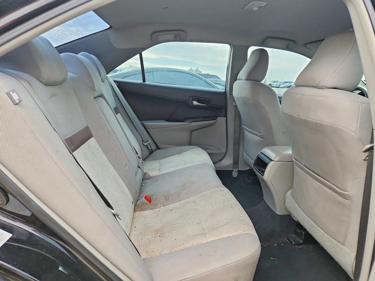 2014 TOYOTA CAMRY LE photo 10