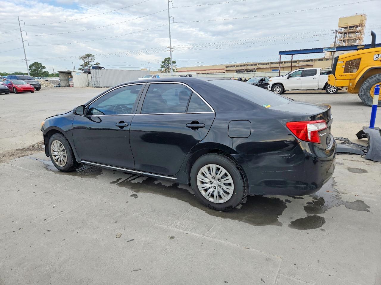 2014 TOYOTA CAMRY LE photo 2