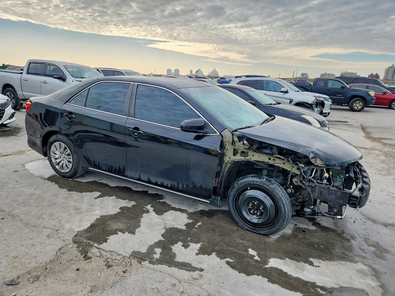 2014 TOYOTA CAMRY LE photo 4