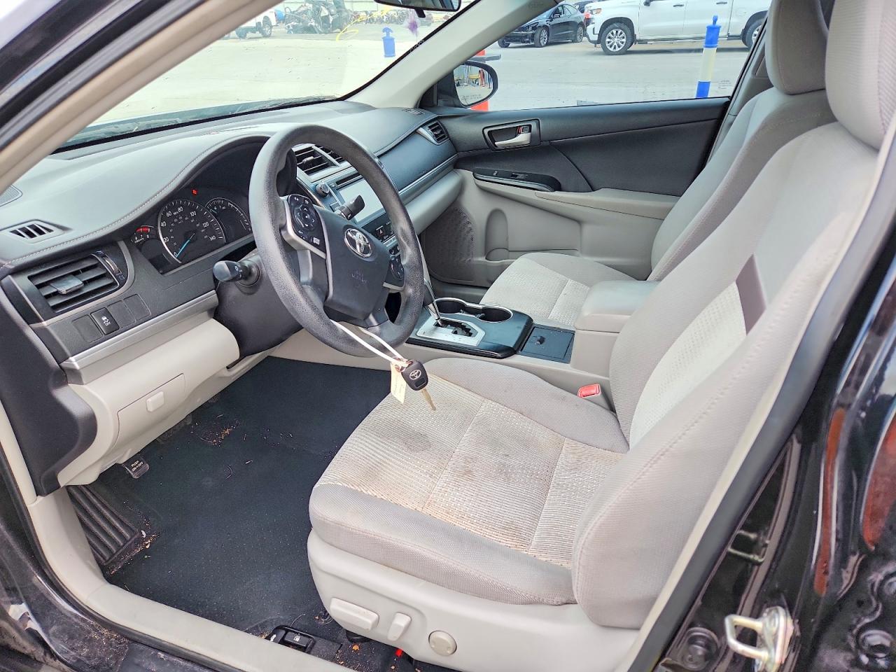 2014 TOYOTA CAMRY LE photo 7