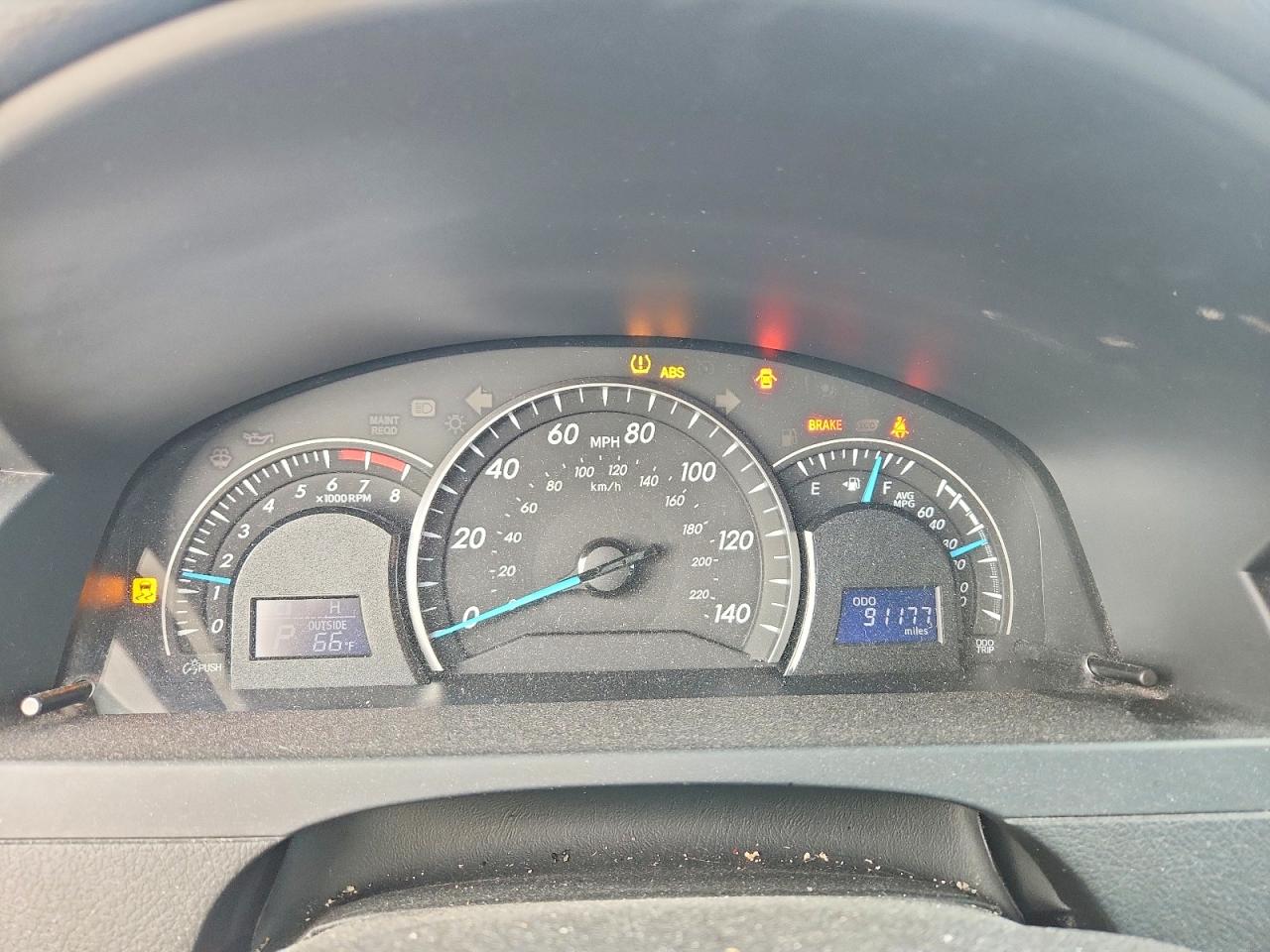 2014 TOYOTA CAMRY LE photo 9