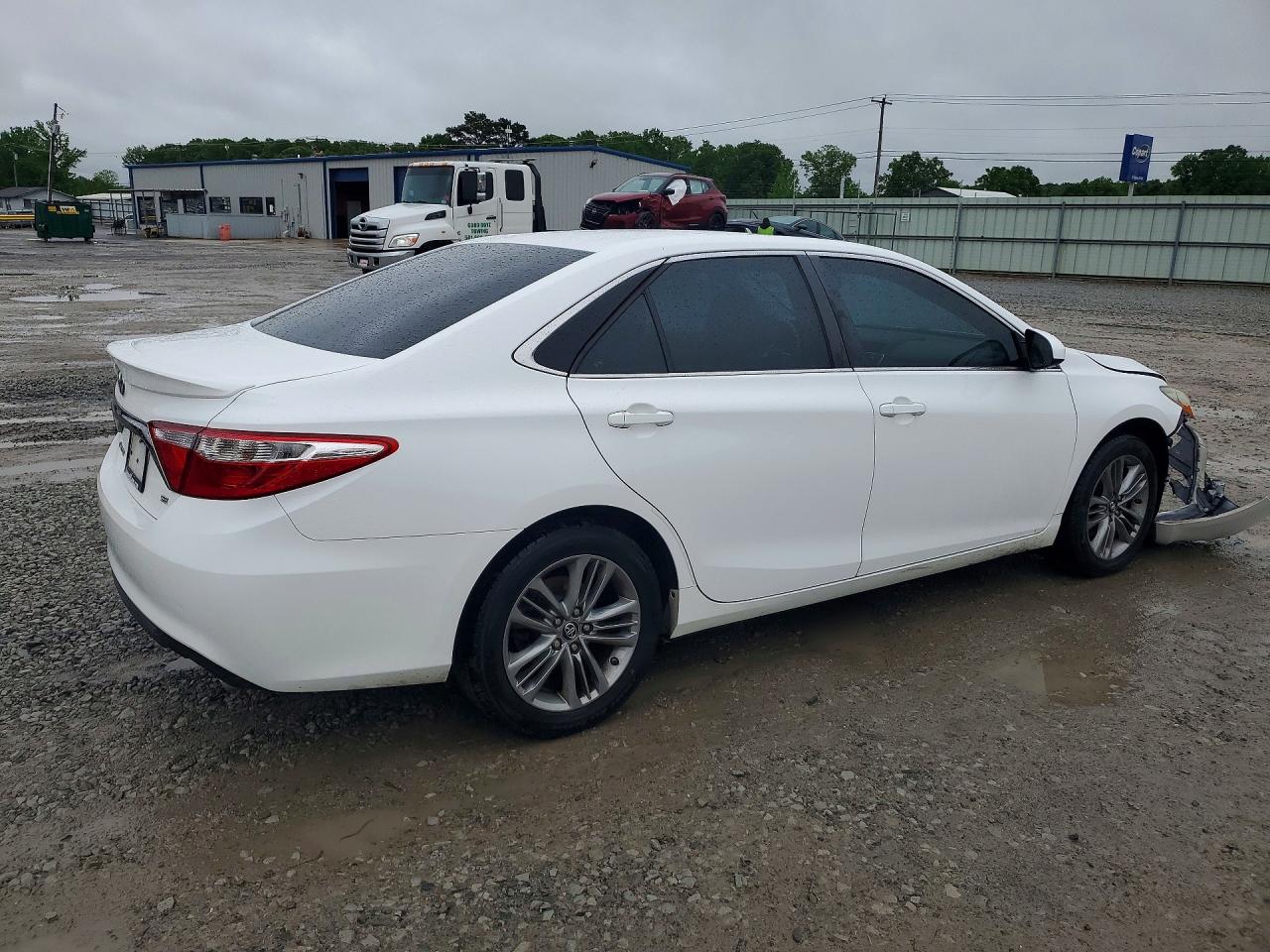 2017 TOYOTA CAMRY SE photo 5