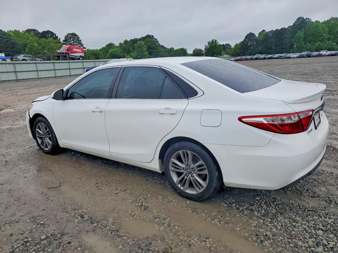 2017 TOYOTA CAMRY SE photo 3
