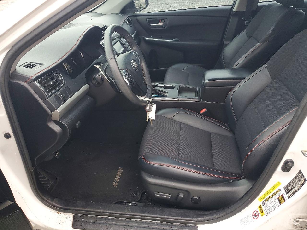 2017 TOYOTA CAMRY SE photo 13