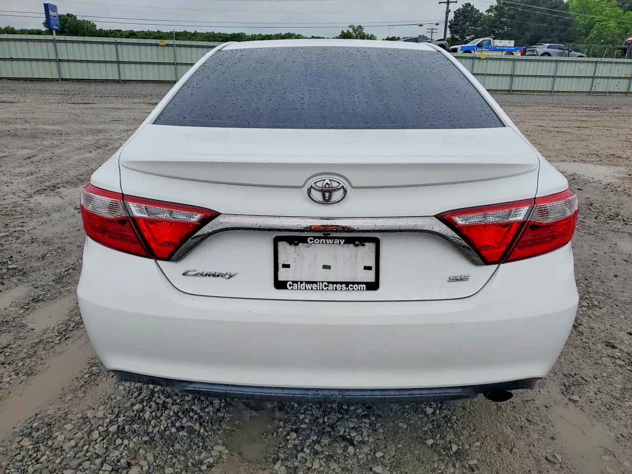 2017 TOYOTA CAMRY SE photo 11