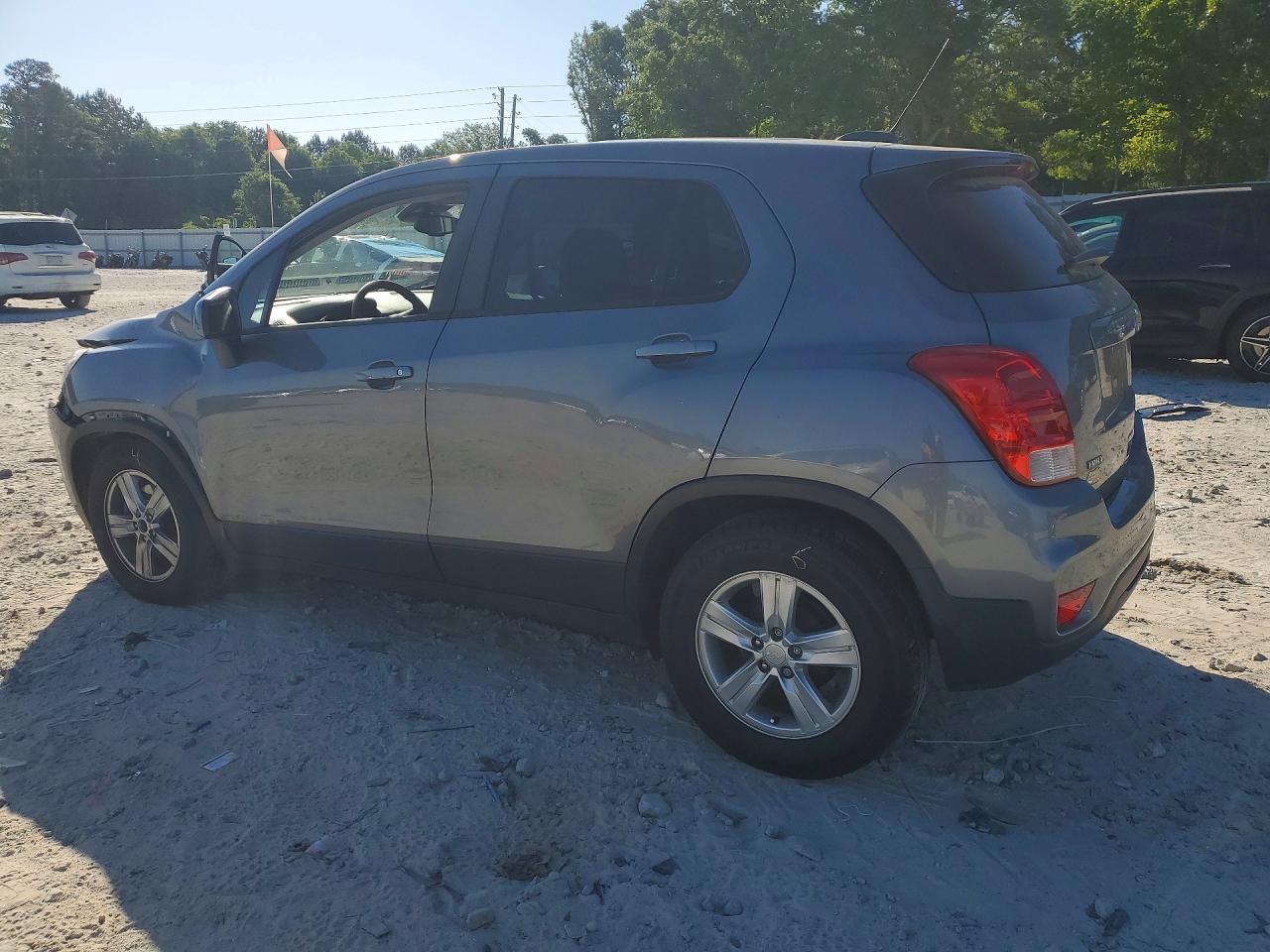 2020 CHEVROLET TRAX LS photo 2