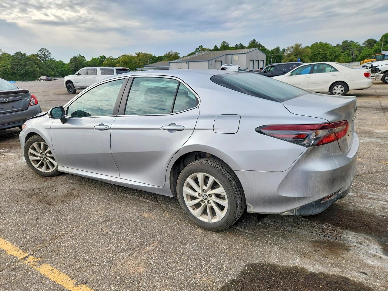 2024 TOYOTA CAMRY LE photo 3