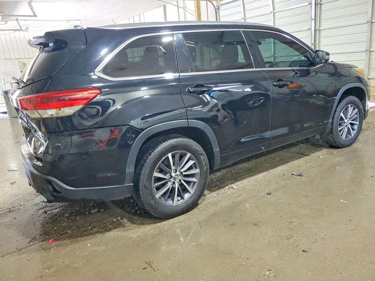 2018 TOYOTA HIGHLANDER XLE photo 5