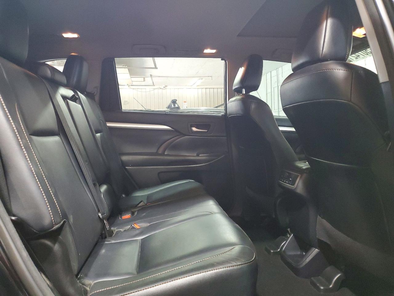 2018 TOYOTA HIGHLANDER XLE photo 21