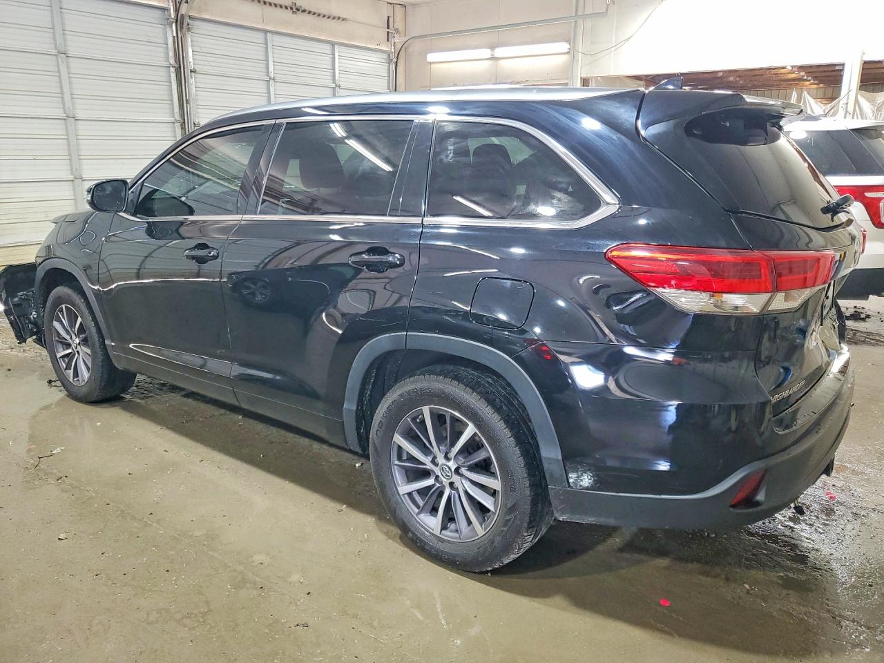 2018 TOYOTA HIGHLANDER XLE photo 3