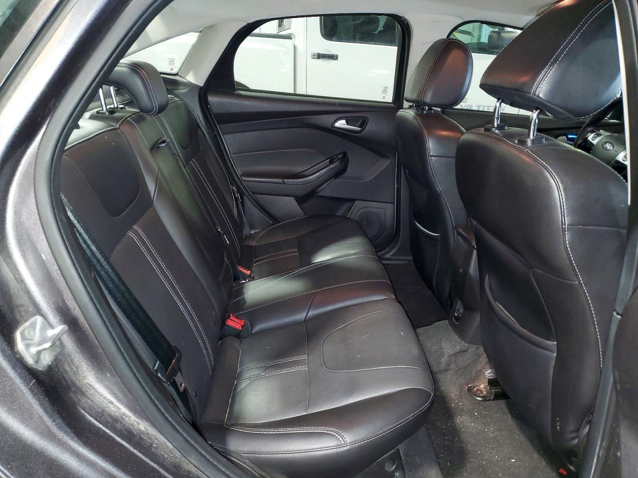 2014 FORD FOCUS SE photo 19