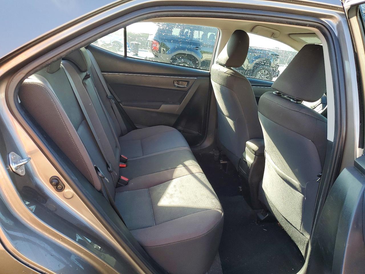 2017 TOYOTA COROLLA LE photo 19
