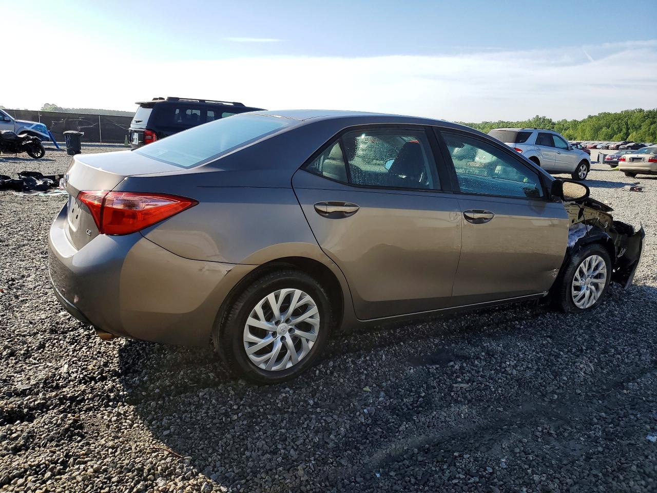 2017 TOYOTA COROLLA LE photo 5