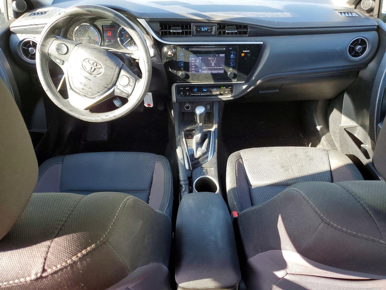 2017 TOYOTA COROLLA LE photo 15