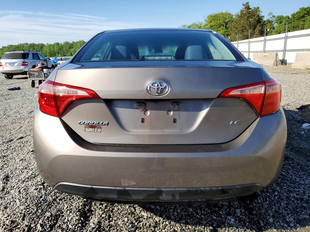 2017 TOYOTA COROLLA LE photo 11