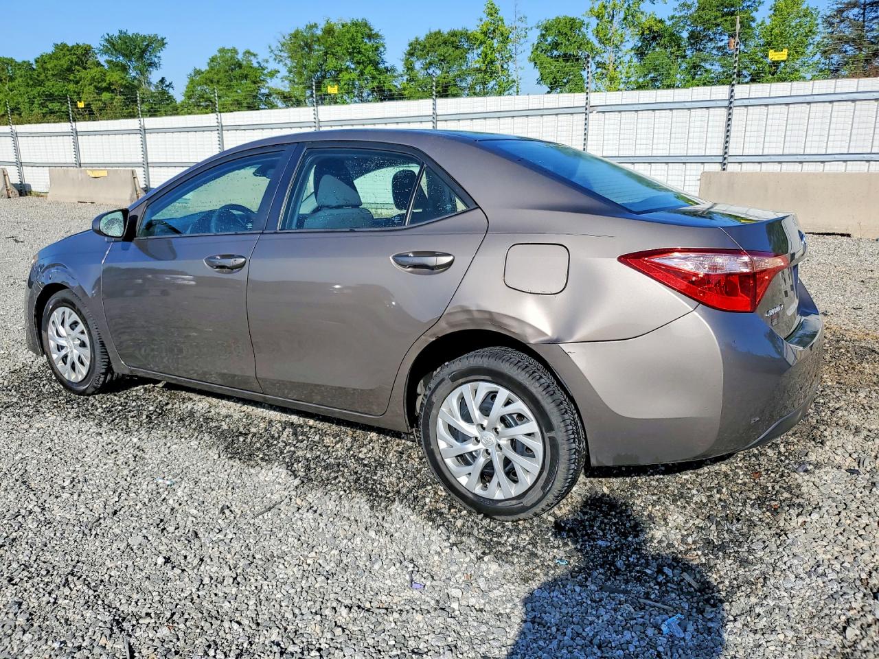 2017 TOYOTA COROLLA LE photo 3