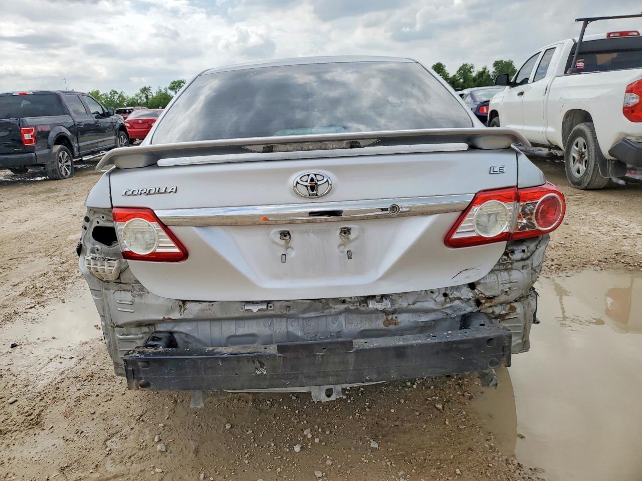 2013 TOYOTA COROLLA LE photo 16