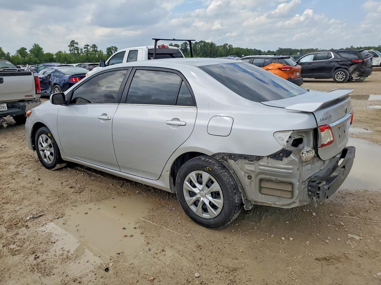 2013 TOYOTA COROLLA LE photo 4