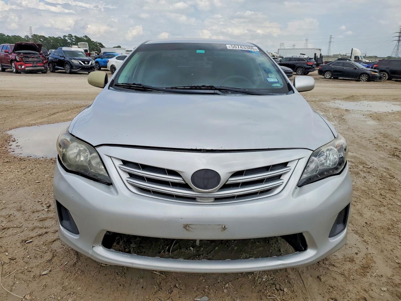 2013 TOYOTA COROLLA LE photo 13