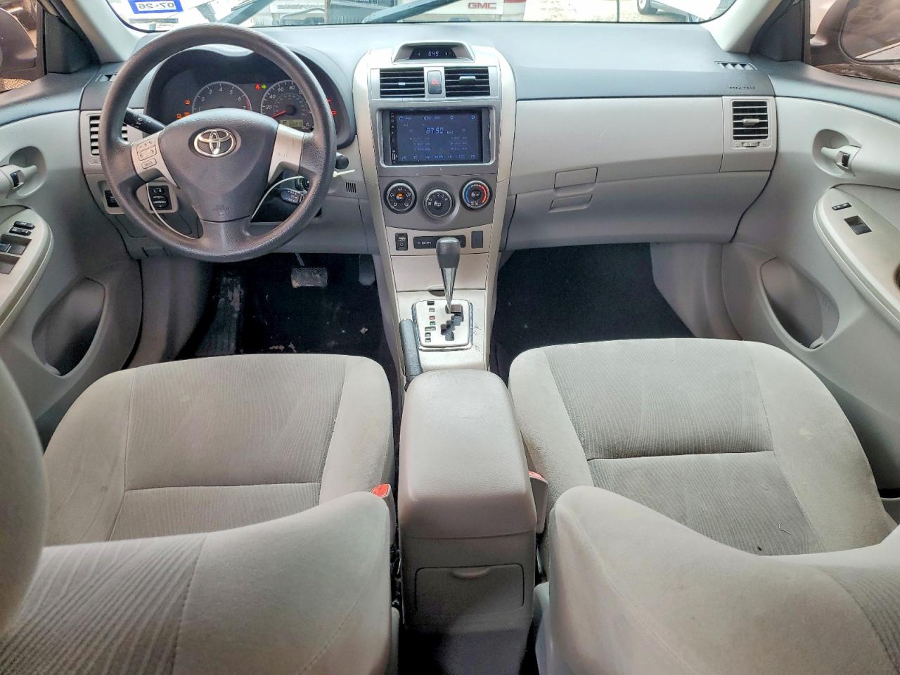 2013 TOYOTA COROLLA LE photo 22