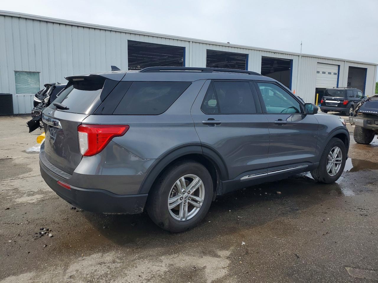 2021 FORD EXPLORER XLT photo 5