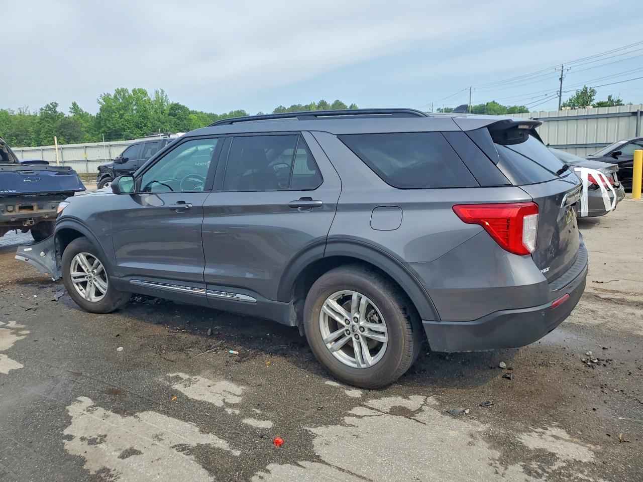 2021 FORD EXPLORER XLT photo 3