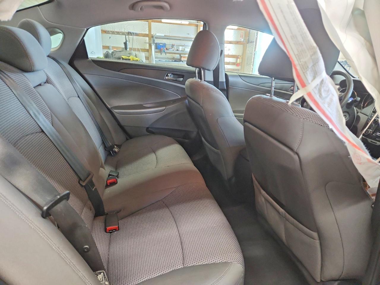 2012 HYUNDAI SONATA GLS photo 28