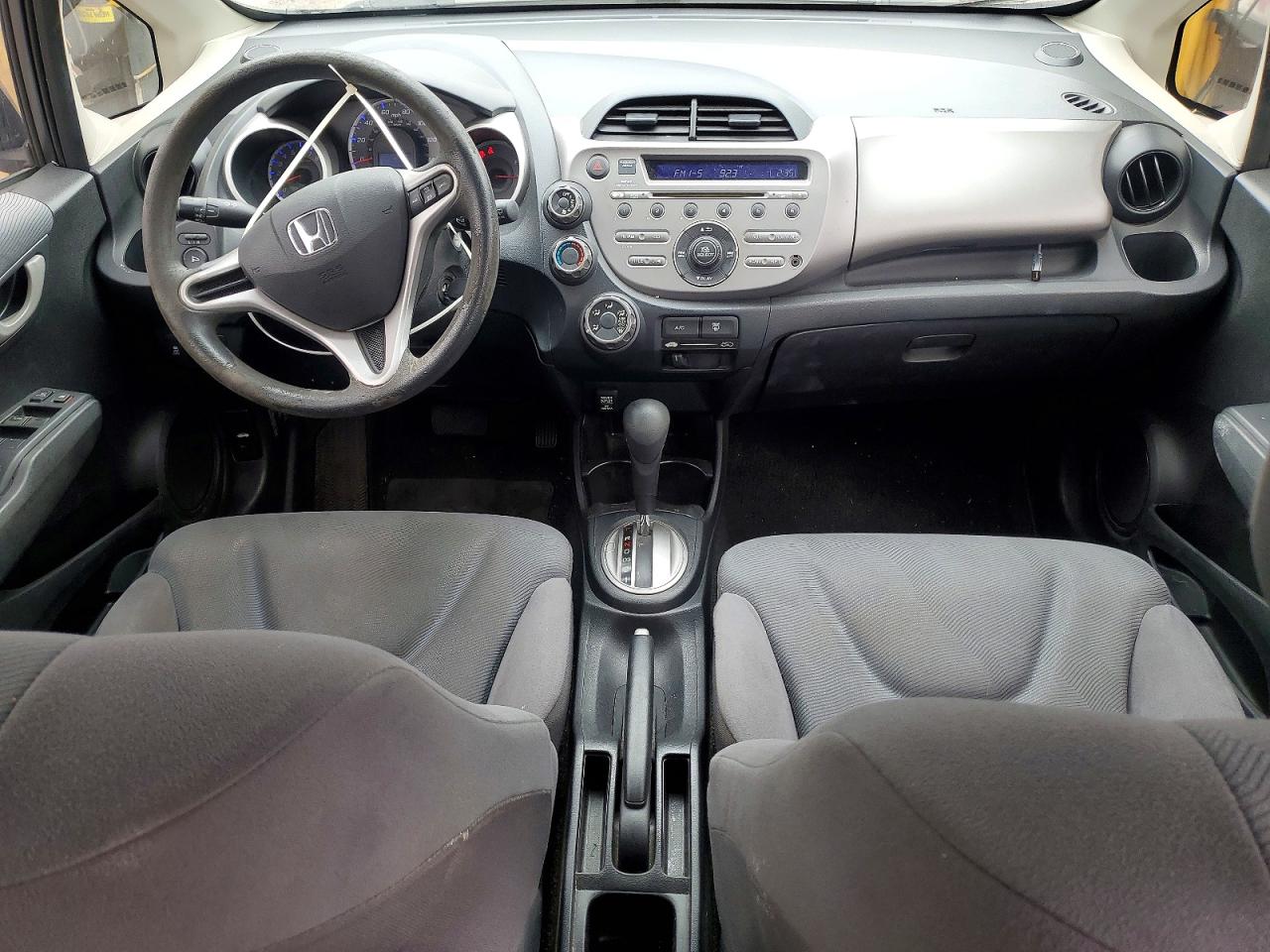 2013 HONDA FIT photo 8