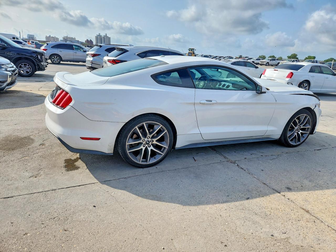 2016 FORD MUSTANG photo 5