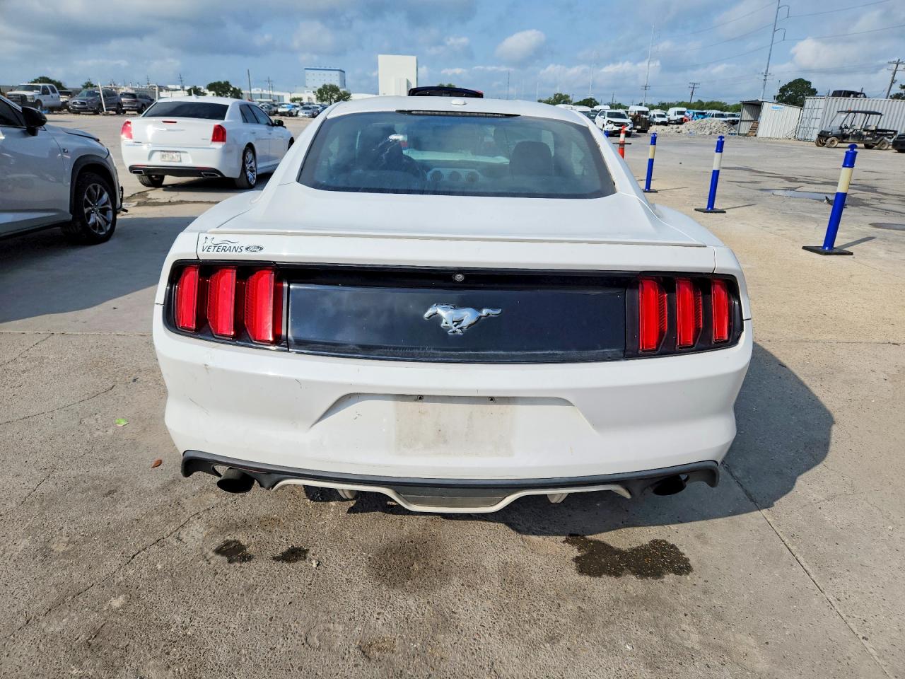 2016 FORD MUSTANG photo 11