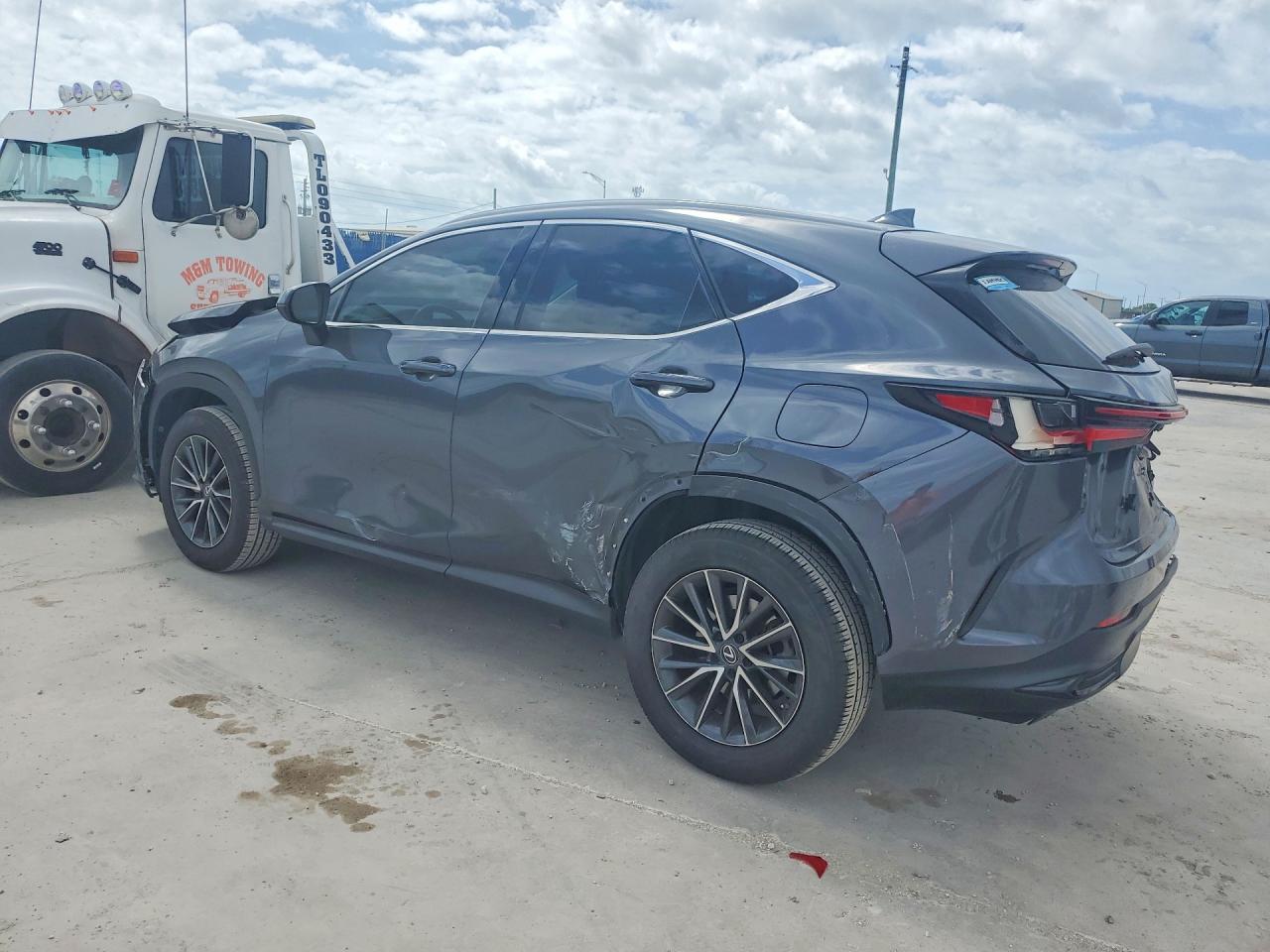 2023 LEXUS NX 250 photo 3