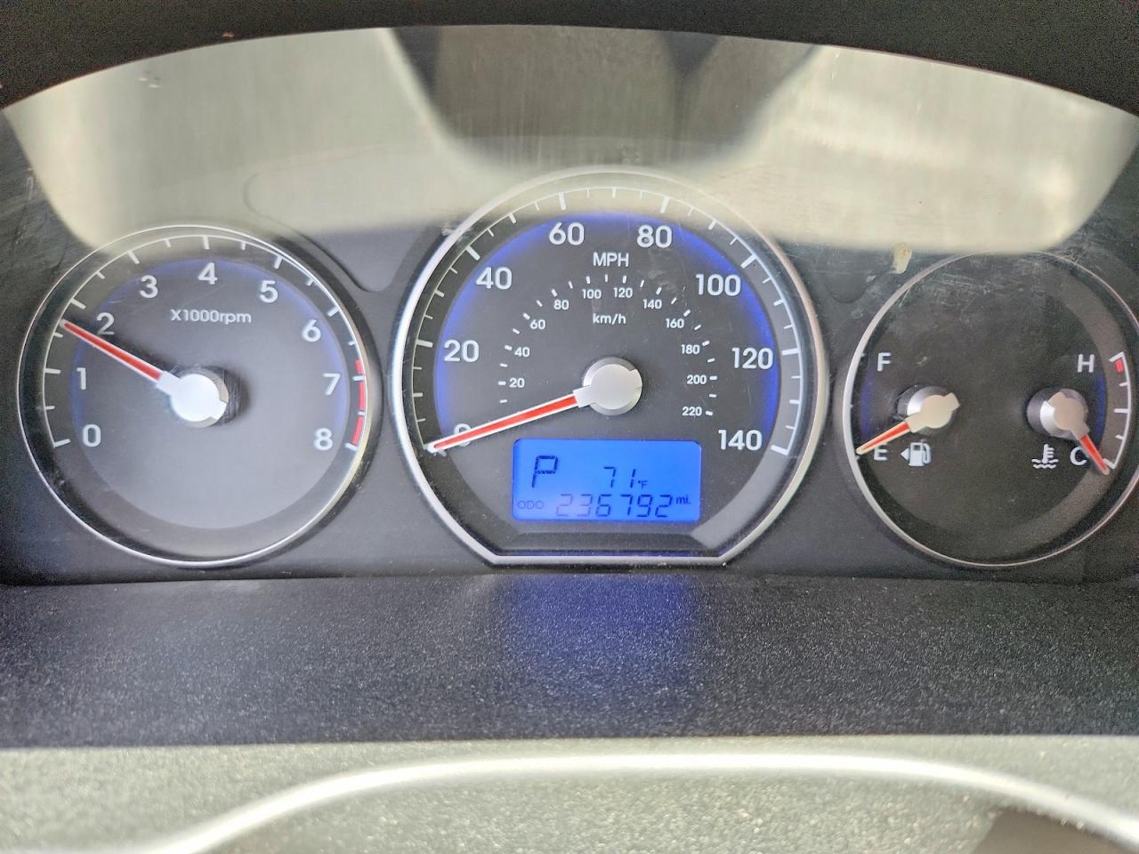 2011 HYUNDAI SANTA FE GLS photo 17