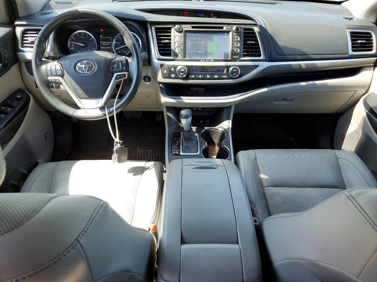 2017 TOYOTA HIGHLANDER LIMITED PLATINUM photo 8