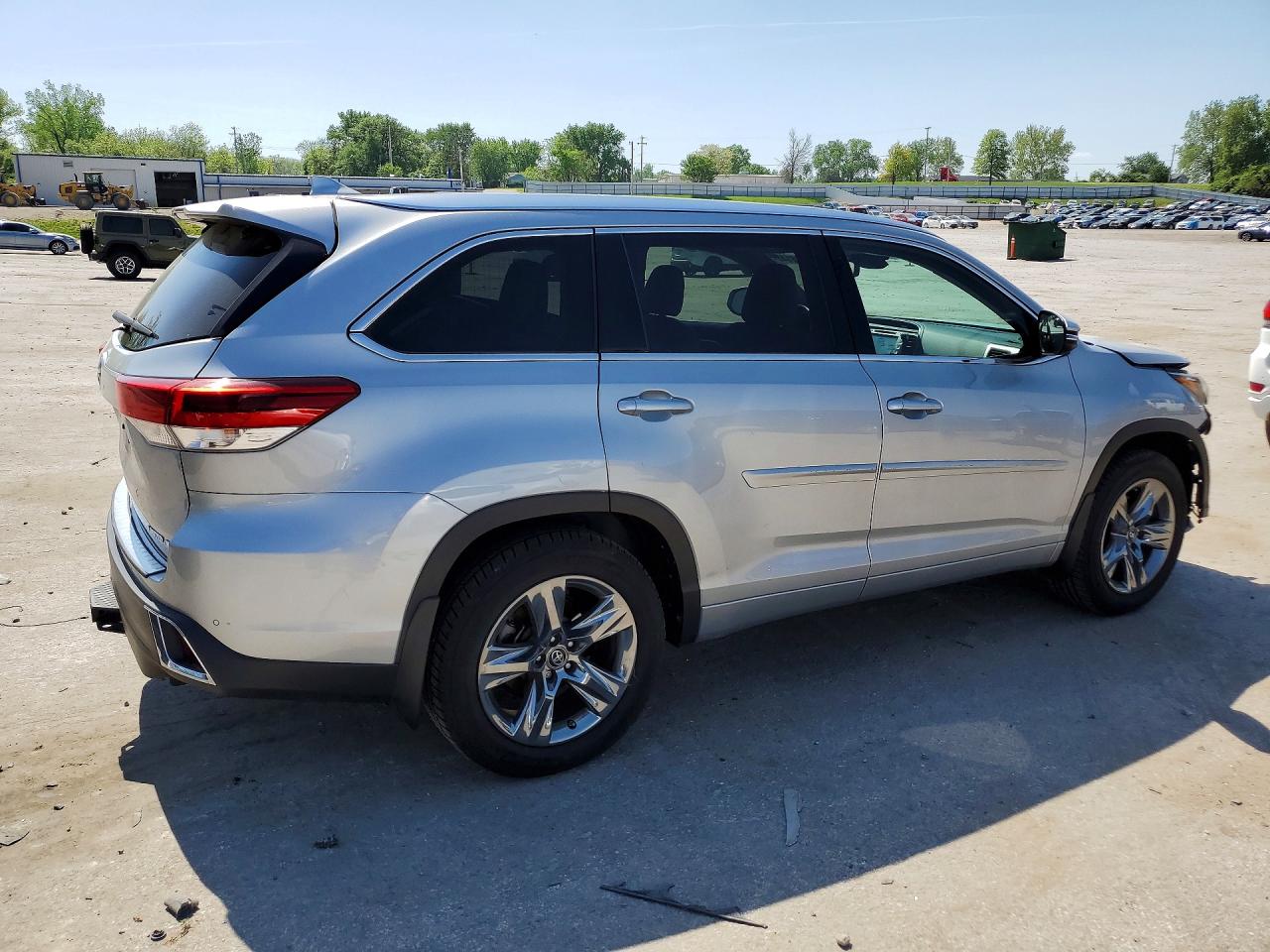 2017 TOYOTA HIGHLANDER LIMITED PLATINUM photo 3