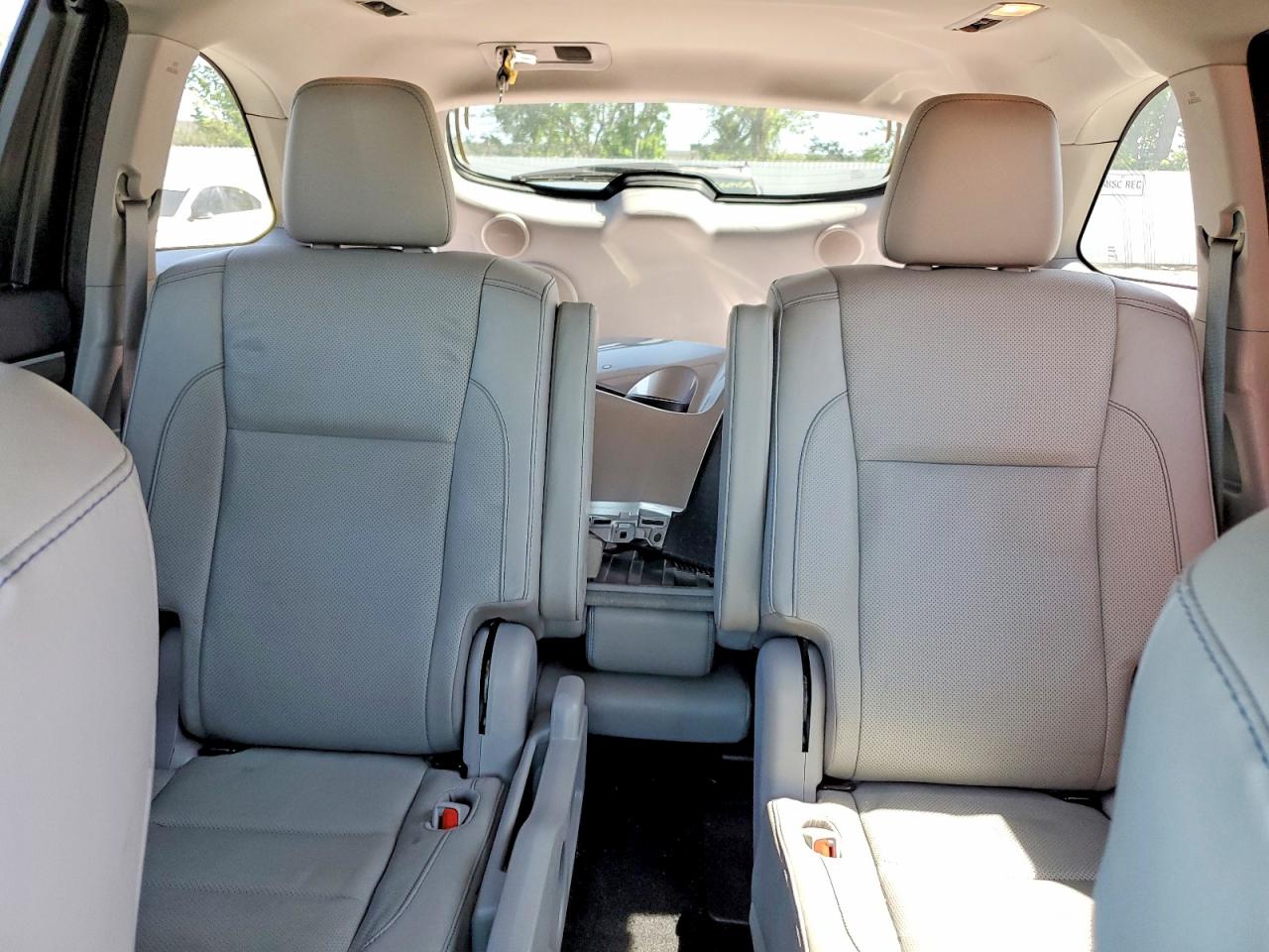 2017 TOYOTA HIGHLANDER LIMITED PLATINUM photo 10