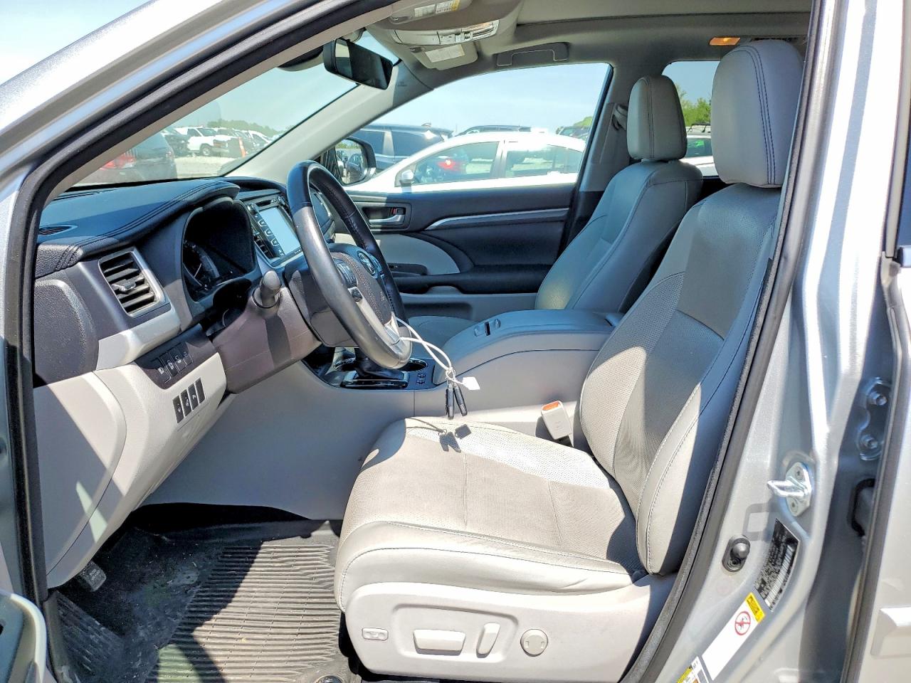 2017 TOYOTA HIGHLANDER LIMITED PLATINUM photo 7